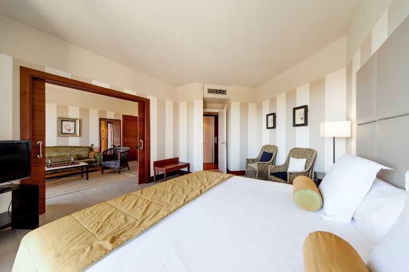 Precise Resort El Rompido-The Hotel Eksteriør billede A suite at the hotel