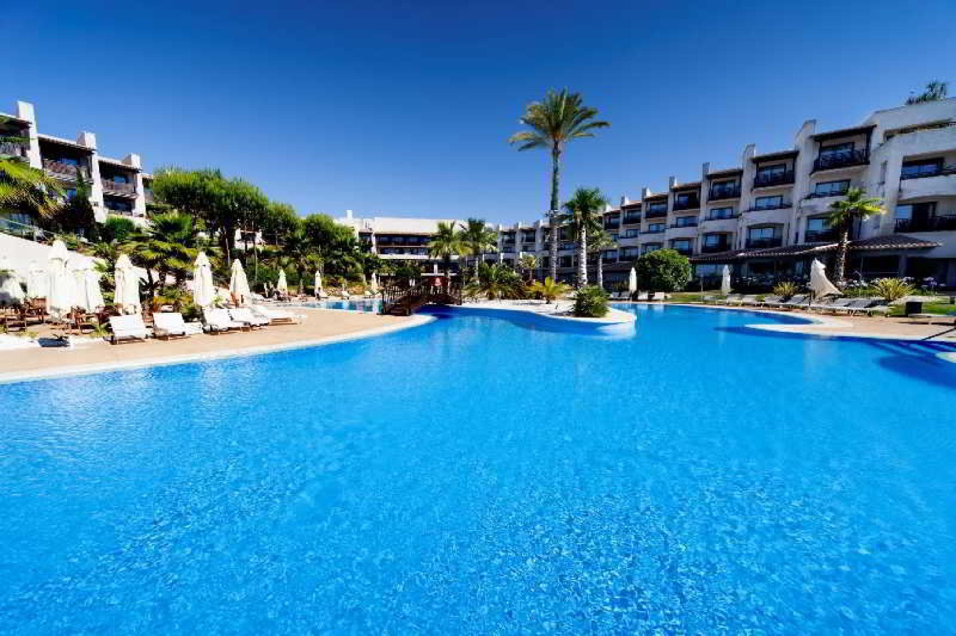 Precise Resort El Rompido-The Hotel Eksteriør billede The swimming pool at the hotel