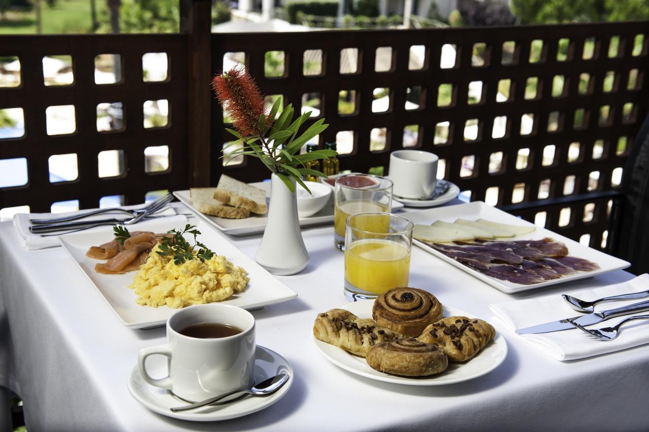Precise Resort El Rompido-The Hotel Eksteriør billede A breakfast table